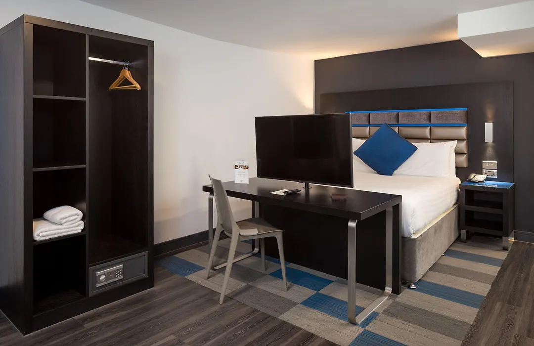Roomzzz Chester City-1